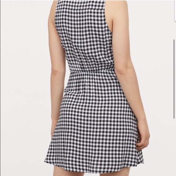 gingham tie up front dress - Picture 3 of 4